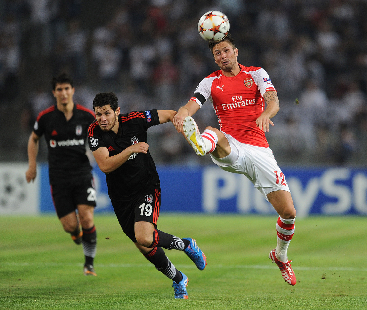 关于阿森纳中场表现抢眼，帮助球队完成绝地逆转的信息